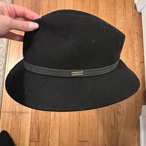 Black wool Barbour hat